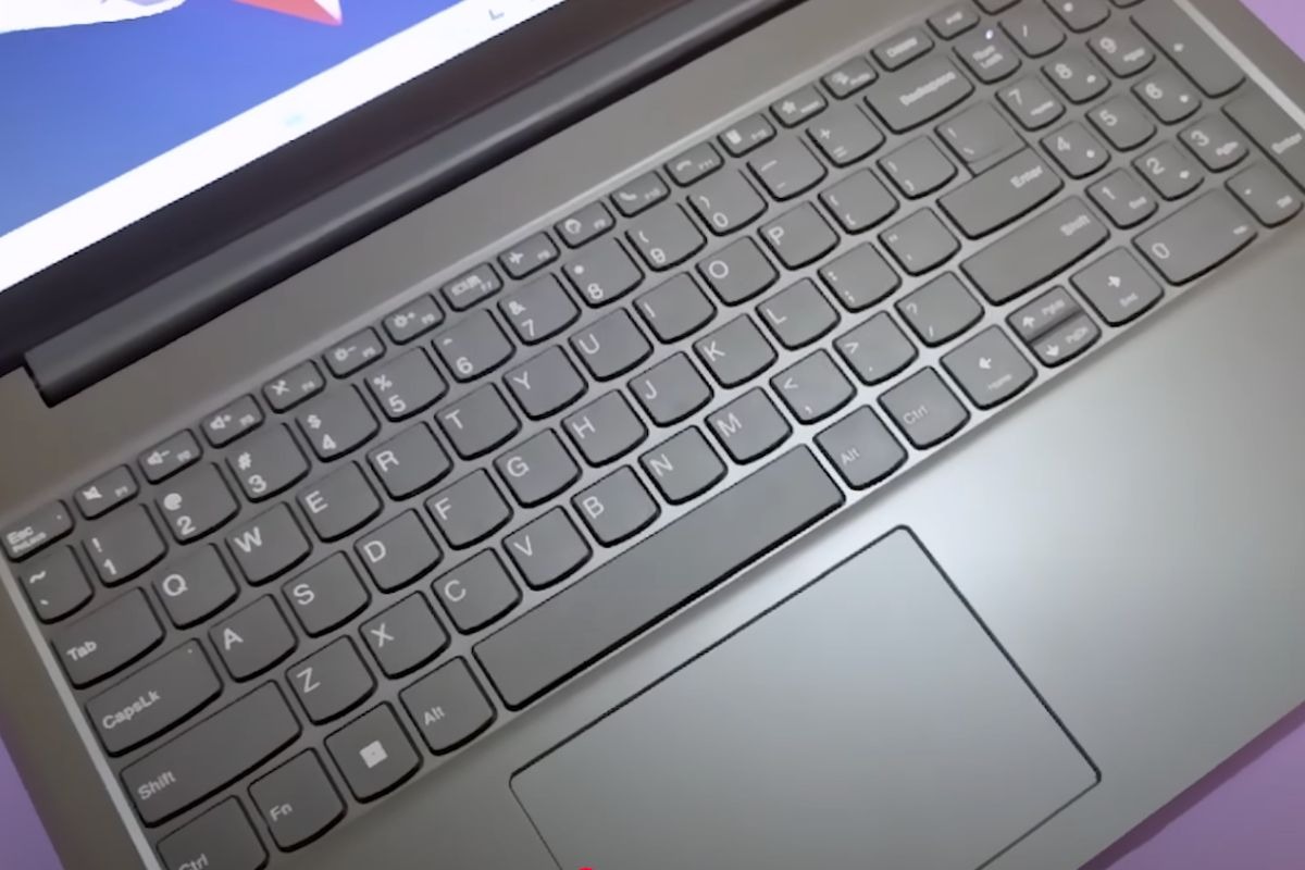 Trải nghiệm bàn phím và touchpad trên bàn phím và touchpad Lenovo V15 G4 IRU