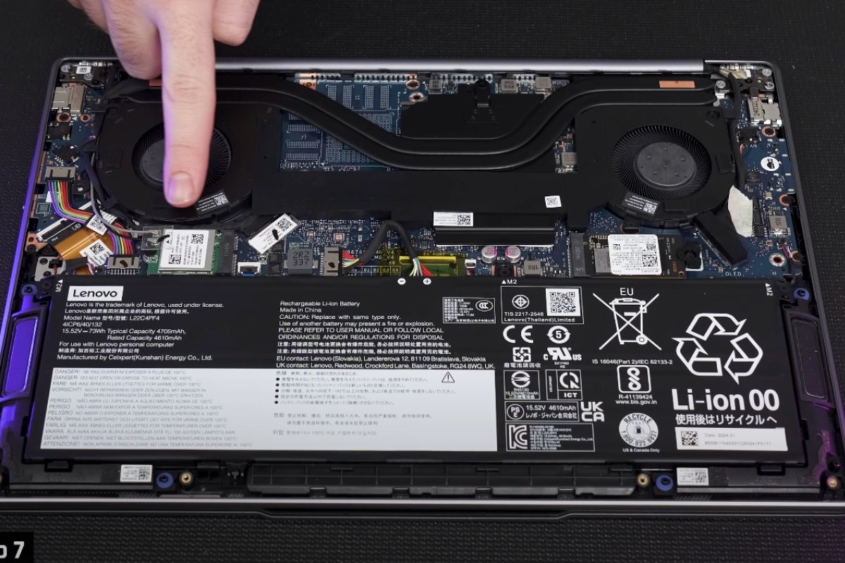 Máy đi kèm với dung lượng RAM lên tới 32GB