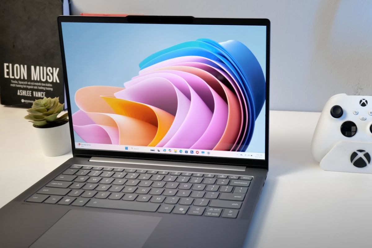 Lenovo IdeaPad Slim 5 14IAH10 sở hữu màn hình sống động, sắc nét