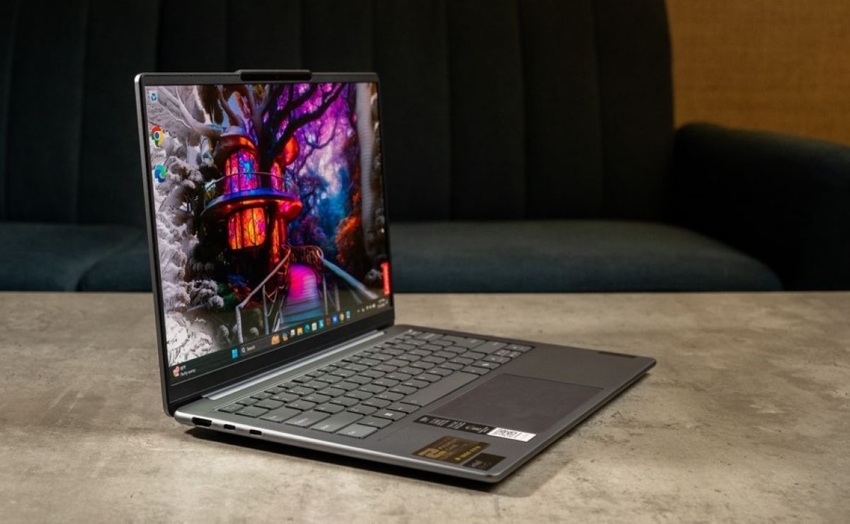 Thiết kế Lenovo Slim7 14IMH9 thanh thoát, gọn nhẹ, dễ mang theo