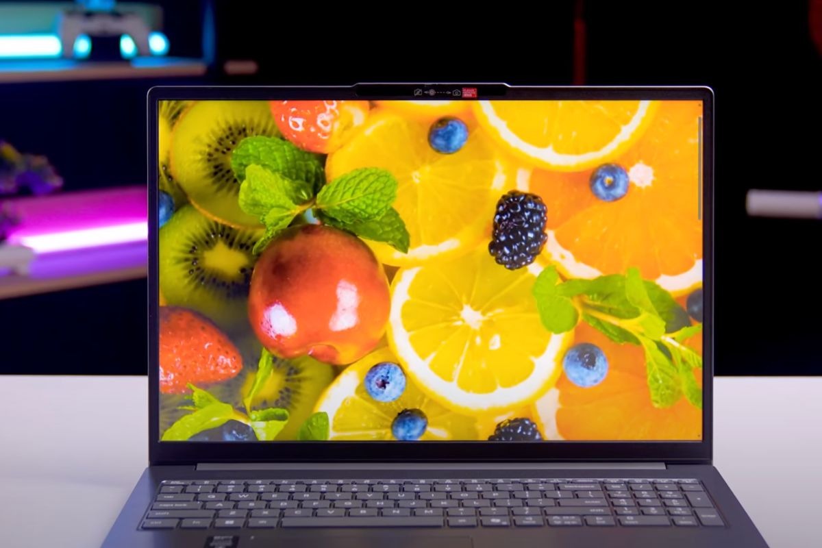 Lenovo IdeaPad Slim 3 15IRH10 83K1002PVN có tần số quét của màn hình đạt tới 165Hz