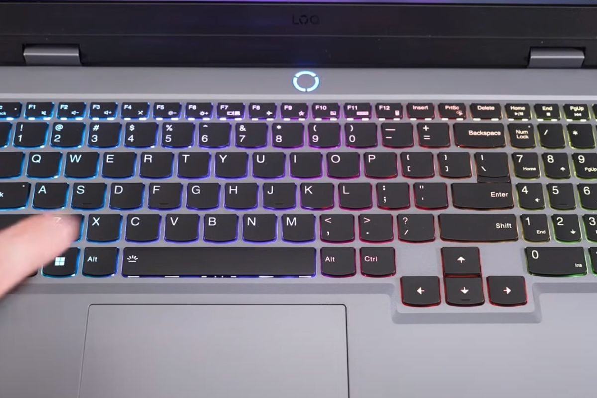 Trải nghiệm bàn phím và touchpad trên Lenovo LOQ 15ARP9 83JC00HXVN