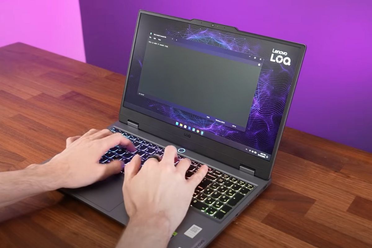 Lenovo LOQ 15ARP9 trông như một chiếc chiến hạm thực thụ