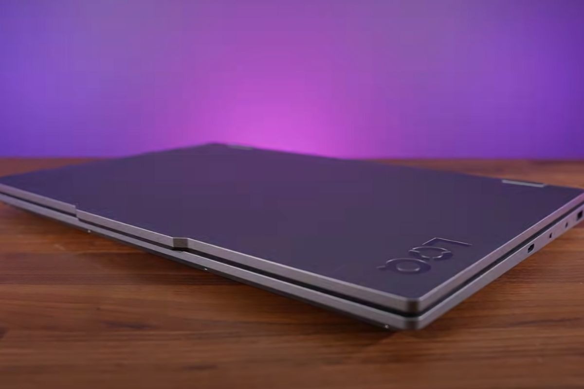 Lenovo LOQ 15ARP9 83JC00HXVN có thiết kế mạnh mẽ, cứng cáp