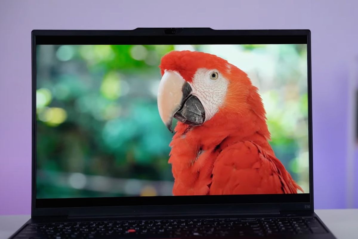 Màn hình có độ sáng lên đến 300 nits