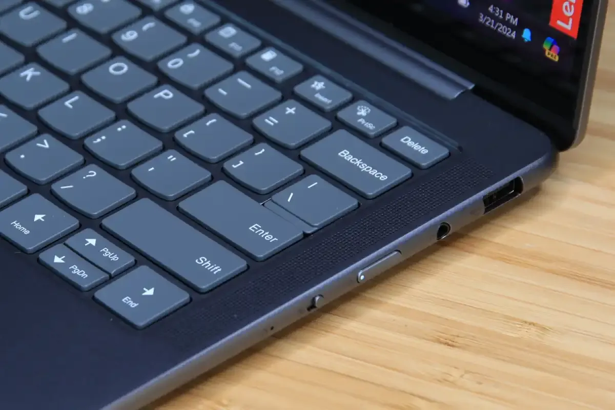 Kết nối đa dạng, pin tốt đủ cho một ngày dài