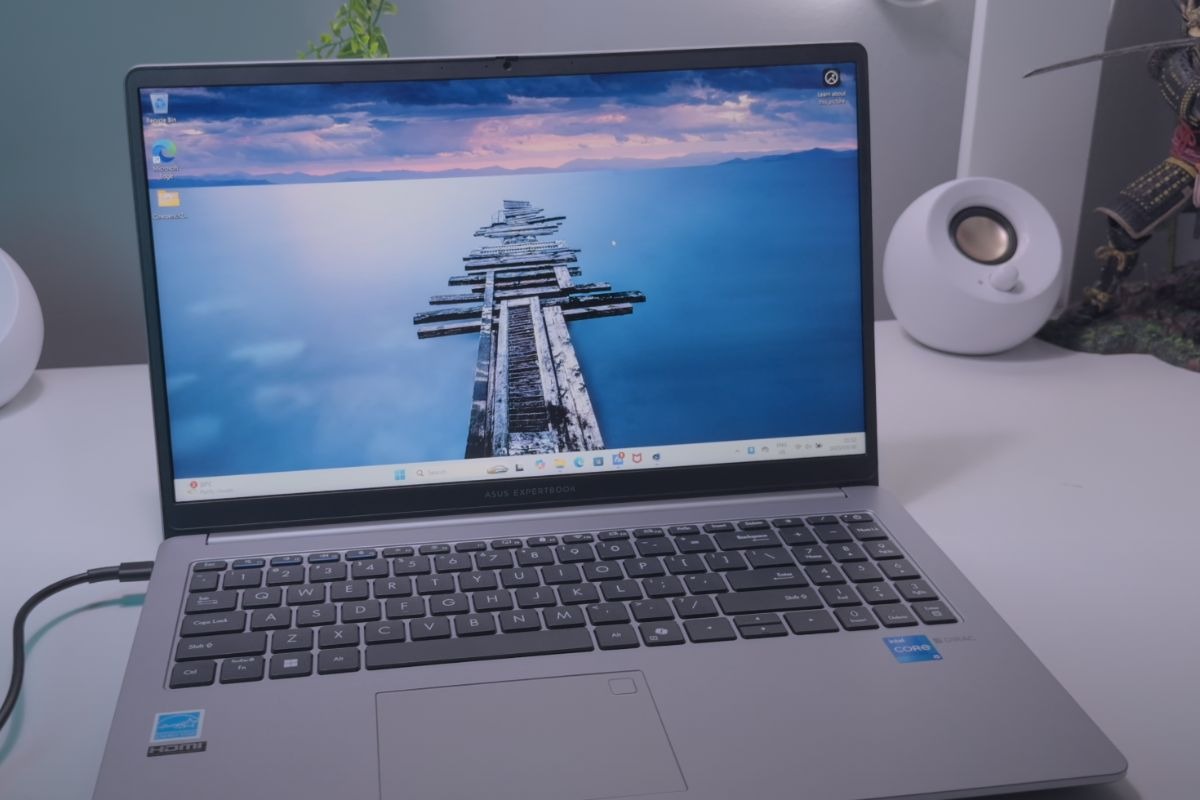 Máy nặng khoảng 1.62kg