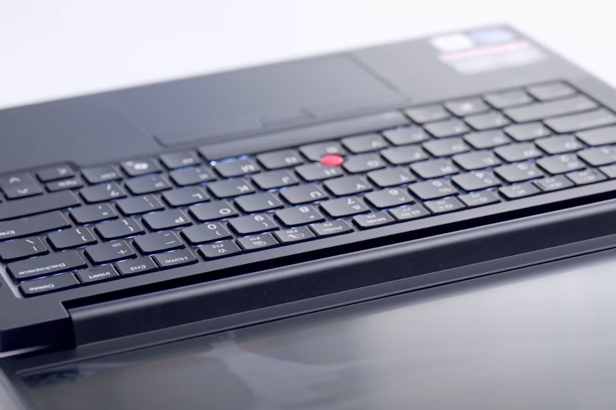 Bàn phím và touchpad tiện lợi của ThinkPad E14 Gen 7