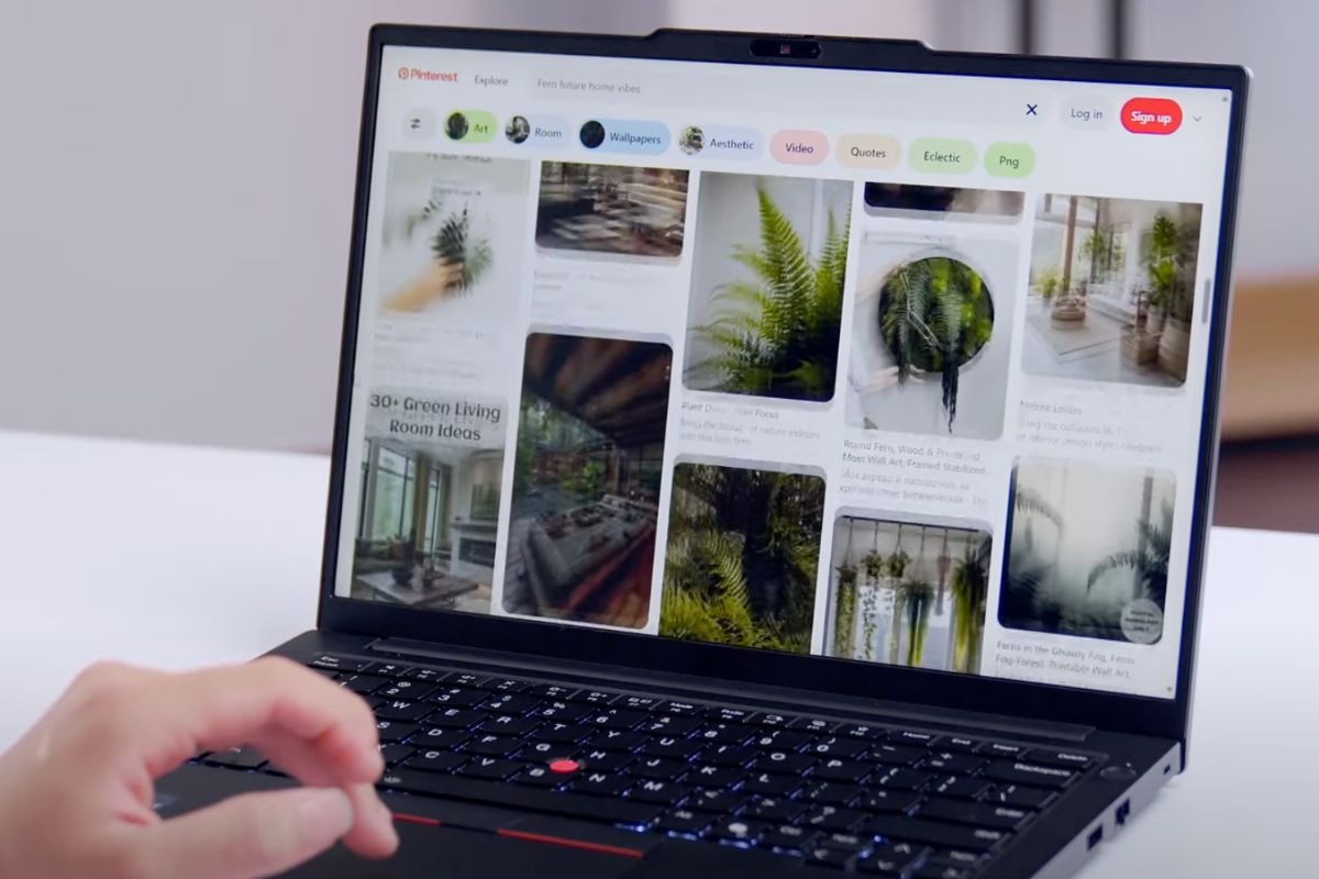 Với dải màu sRGB đạt khoảng 65%, chiếc laptop này vẫn đáp ứng ổn nhu cầu xem phim, chỉnh sửa hình ảnh đơn giản