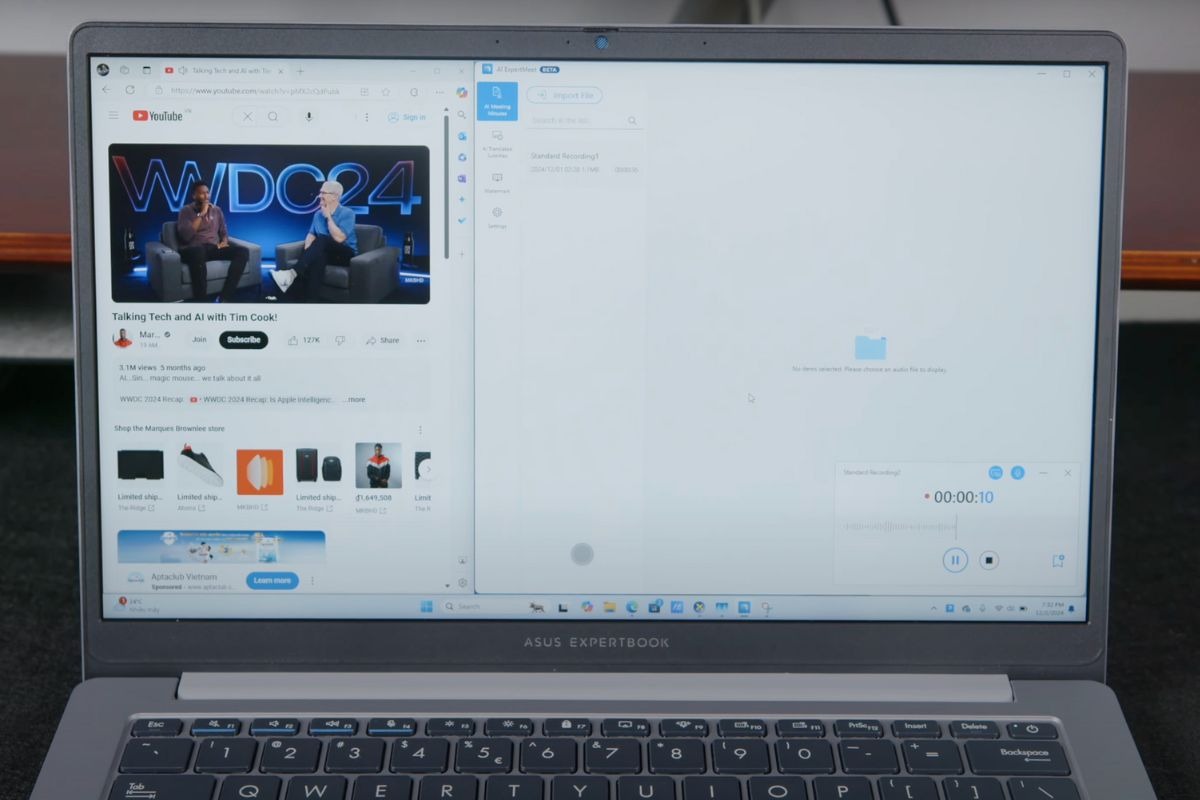Màn hình có độ sáng khoảng 300 nits, kết hợp với lớp chống chói giúp giảm tình trạng phản xạ ánh sáng