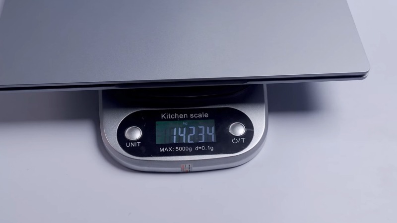 Trọng lượng ASUS ExpertBook P1403CVA S60615 xấp xỉ 1.4kg