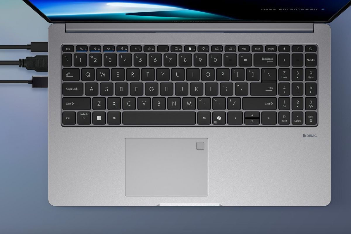 Bàn phím thoải mái, touchpad mượt mà và tiện lợi