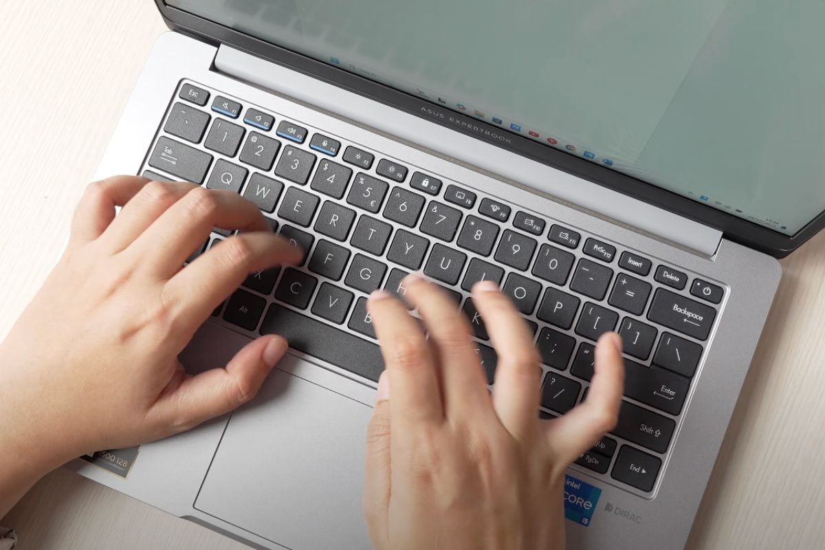 Trải nghiệm bàn phím và touchpad trên ASUS ExpertBook P1403CVA-i516-50W