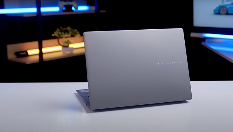 ASUS Vivobook S14 S3407CA-LY096WS - Thiết kế tinh tế & cảm giác cầm nắm gọn nhẹ