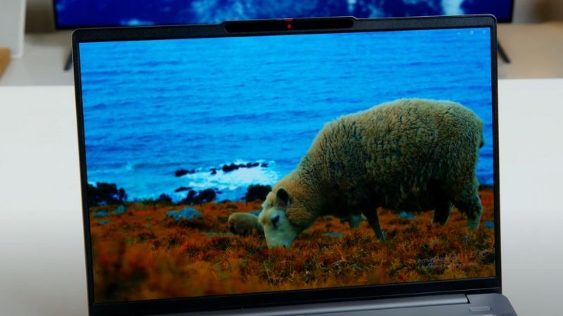 Lenovo Xiaoxin Pro 14IRH8 có màn hình hiển thị sống động 2.8K