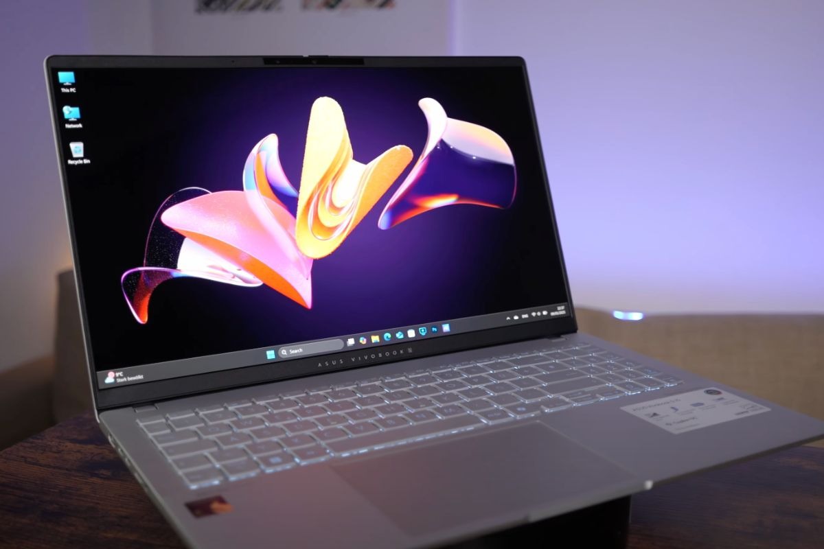 Màn hình 15.6 inch cùng độ phân giải 2880 x 1620 px cho chất lượng hiển thị mãn nhãn