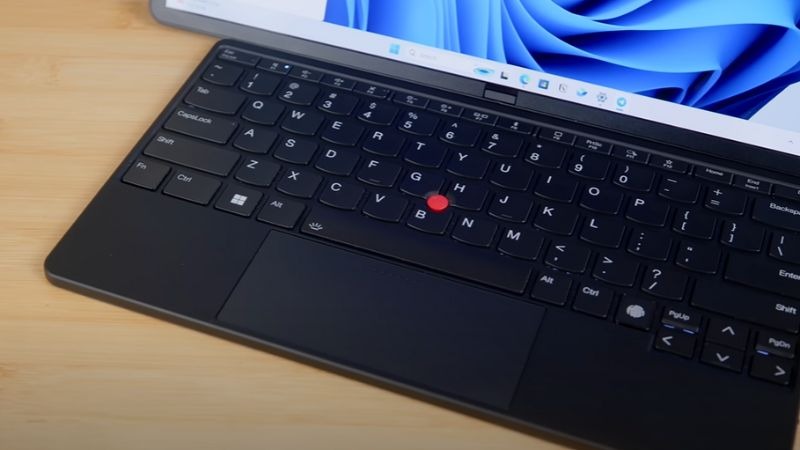 Lenovo ThinkPad X1 Fold trang bị bàn phím Bluetooth tháo rời