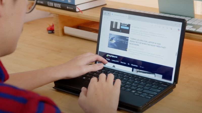 Lenovo ThinkPad X1 Fold có dung lượng lớn, đa nhiệm mượt mà