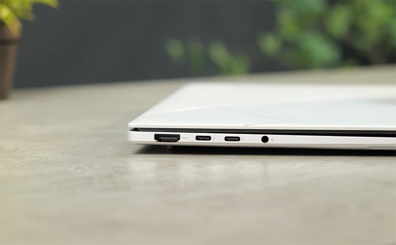 Asus Zenbook S14 OLED UX5406SA-PV140WS - Đa dạng cổng kết nối