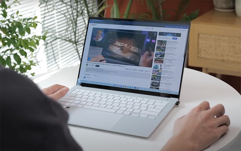 Asus Zenbook S14 OLED UX5406SA-PV140WS - Pin lớn dùng bền bỉ cả ngày, không lo gián đoạn