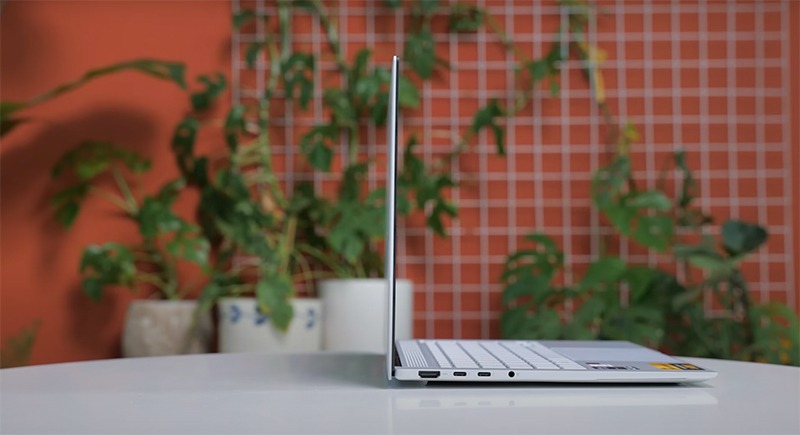 Asus Zenbook S14 OLED UX5406SA-PV140WS - Thiết kế siêu mỏng nhẹ, mang đi bất cứ đâu