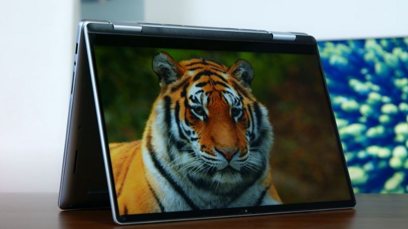Dell Inspiron 14 7440 2 in 1 N4I5006W1 có màn hình hiển thị sẵ nét