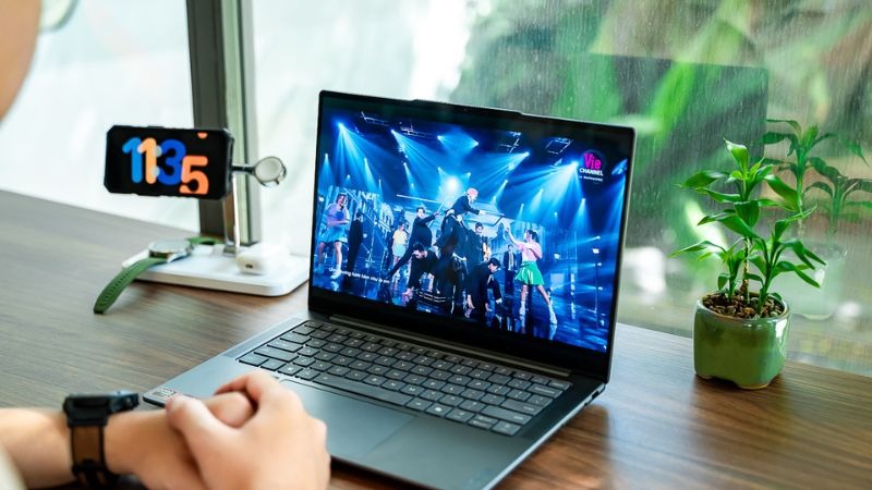 Lenovo Yoga Pro 7 14ASP9 83HN0022VN có tần số quét 120 Hz