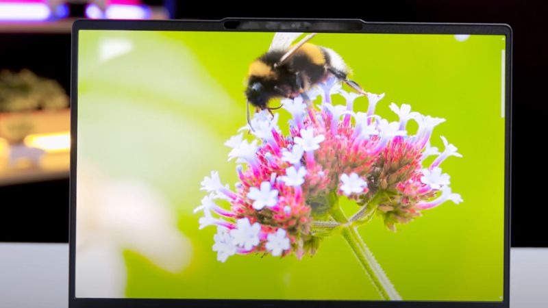 Lenovo Yoga Slim 7i 2025 có màn hình OLED hiển thị sống động