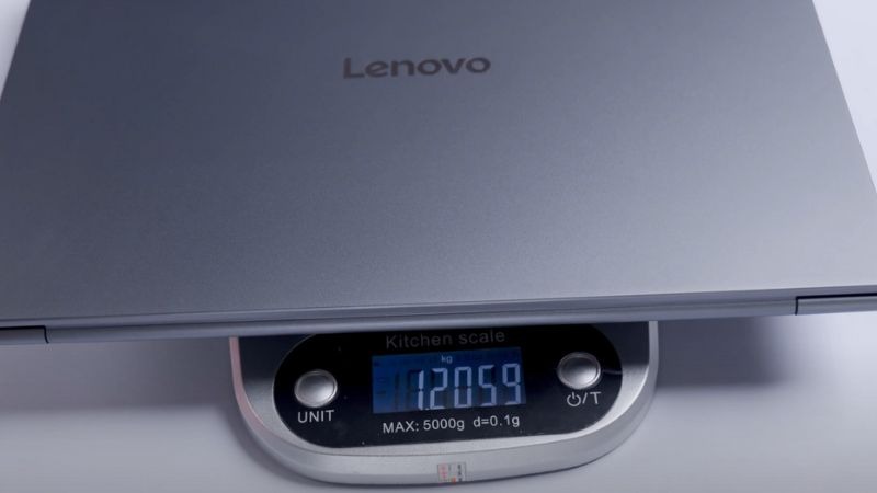 Lenovo Yoga Slim 7i 2025 có trọng lượng siêu nhẹ