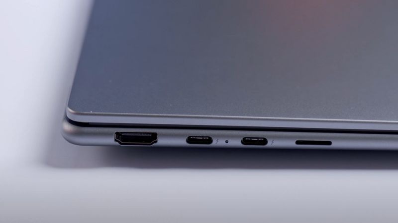 Lenovo Yoga Slim 7i 2025 tích hợp đầy đủ cổng kết nối hiện đại