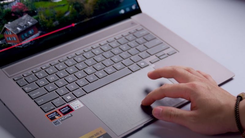 Touchpad ASUS Zenbook S16 UM5606KA-RK113WS lớn, tiện lợi điều khiển