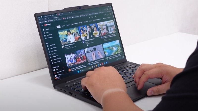 Lenovo ThinkPad T14s Gen 6 21R10003VA cung cấp tốc độ mạnh mẽ