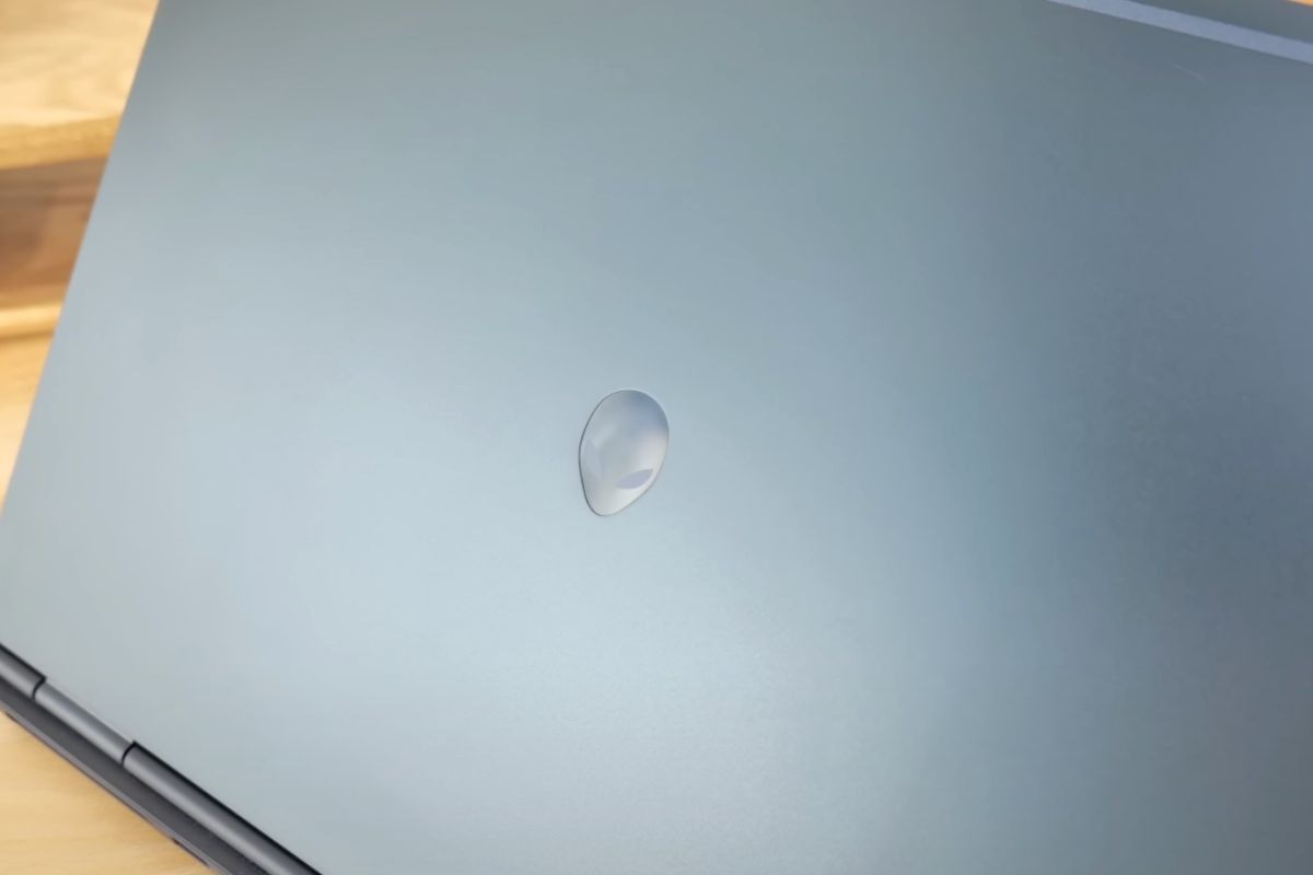 Dell Alienware 16 Aurora 2025 nặng 2.5kg