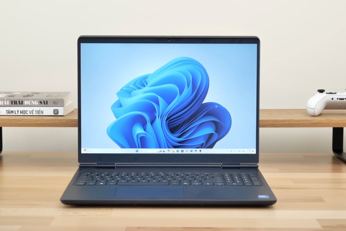 Trải nghiệm bàn phím và touchpad trên Dell Alienware 16 Aurora 2025