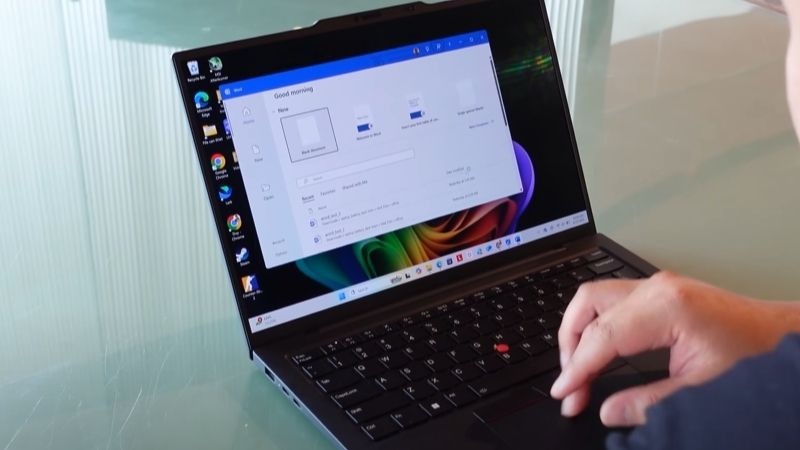 Lenovo ThinkPad X1 Carbon Gen 13 21NX0038VN có thời gian dùng pin đến 10 giờ