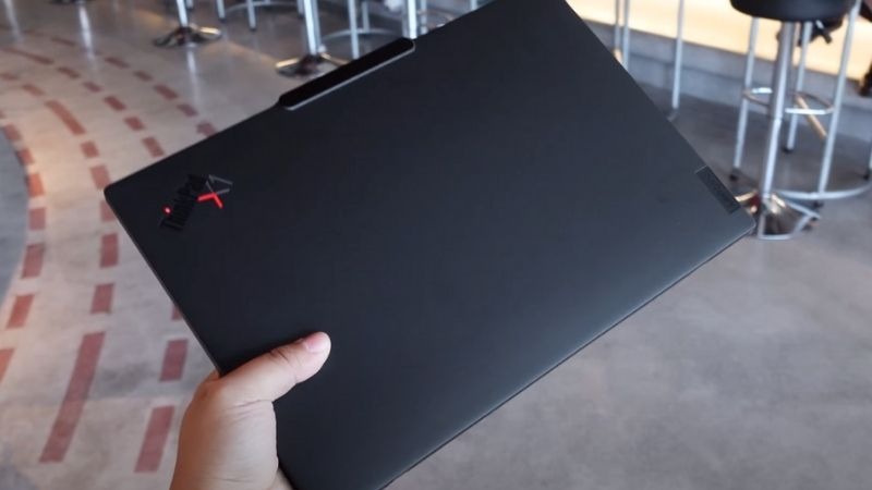 Lenovo ThinkPad X1 Carbon Gen 13 21NX0038VN có hiệu năng mạnh mẽ trong thiết kế mỏng nhẹ