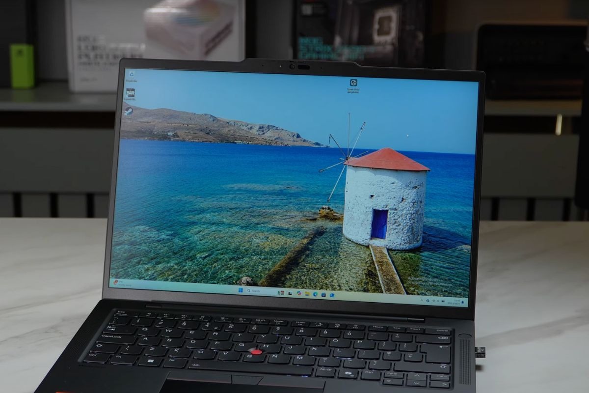 Lenovo ThinkPad T14s Gen 6 21R10004VA có thiết kế mỏng nhẹ, chắc chắn