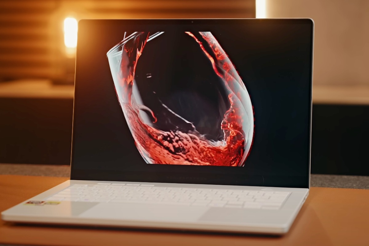 Hệ thống tản nhiệt 4 ống đồng và 2 quạt trên Asus ROG Zephyrus G14 2025