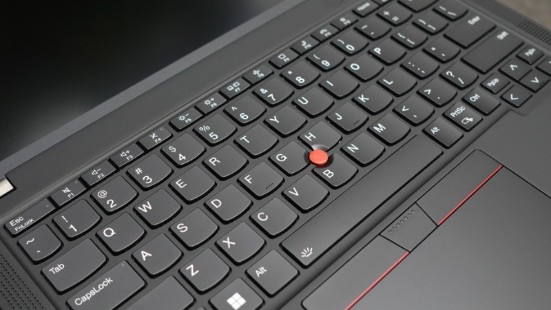 Lenovo ThinkPad X13 GEN 6 21RK00AKVA trang bị bàn phím chuẩn ThinkPad gõ êm
