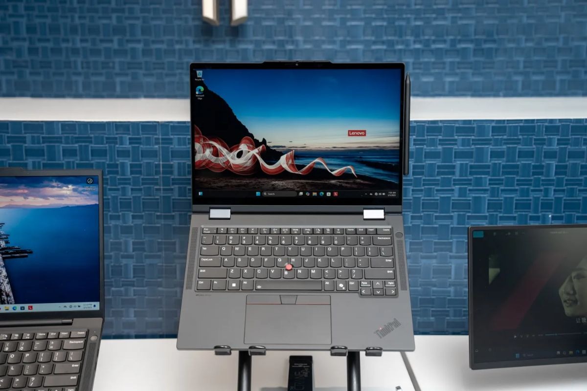 Lenovo ThinkPad X13 GEN 6 có lớp phủ chống chói