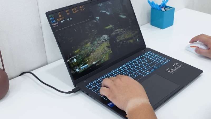 ASUS Gaming V16 V3607VU-RP190W thoải mái chơi game lâu mà không lo nóng máy