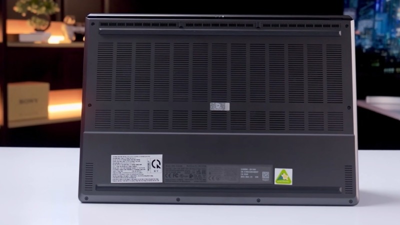 Asus ROG Zephyrus G16 GU605CX-QR147W có thể ấm nhẹ khi chơi game liên tục