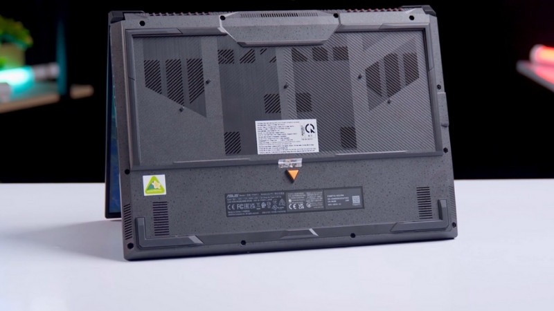 ASUS TUF Gaming F16 FX607VU-RL045W có nóng khi chơi game liên tục