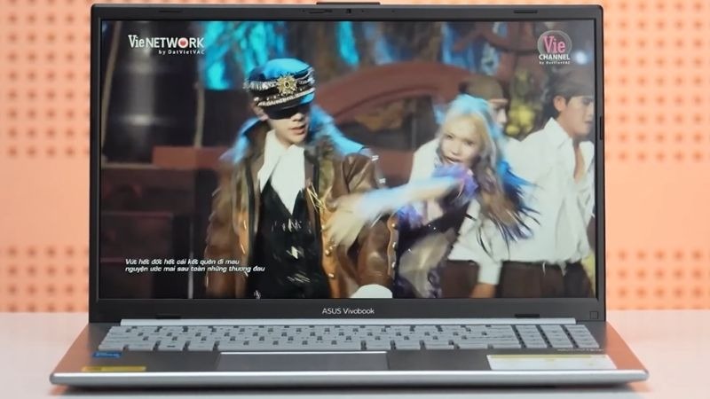 Màn hình FHD sống động, bảo vệ mắt cả ngày dài