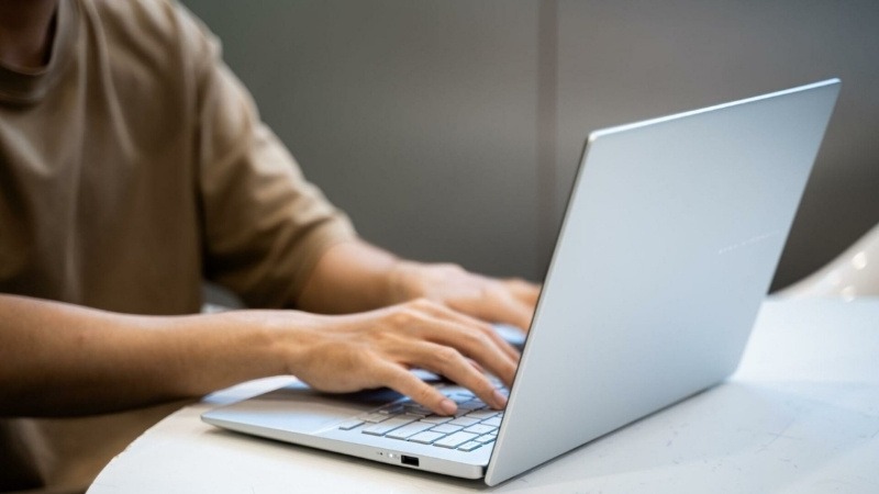 Thiết kế Asus Vivobook S14 M3407KA-SF034WS mỏng nhẹ, sang trọng