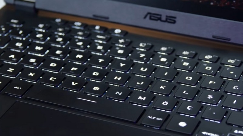 ASUS TUF Gaming A14 FA401WV-RG062WS trang bị bàn phím có đèn nền