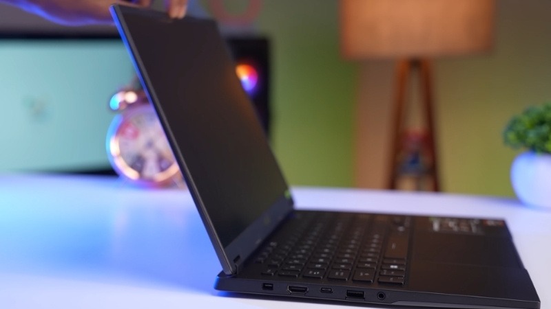 ASUS TUF Gaming A14 FA401WV-RG062WS chơi game có thể nóng máy