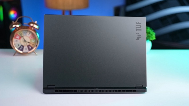 ASUS TUF Gaming A14 FA401WV-RG062WS thiết kế hầm hố, đậm chất gaming