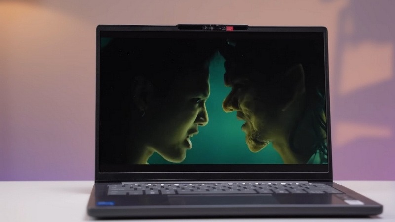 Lenovo IdeaPad Slim 3 14ARP10 83K6000AVN có thể sử dụng khoảng 6 - 8 giờ