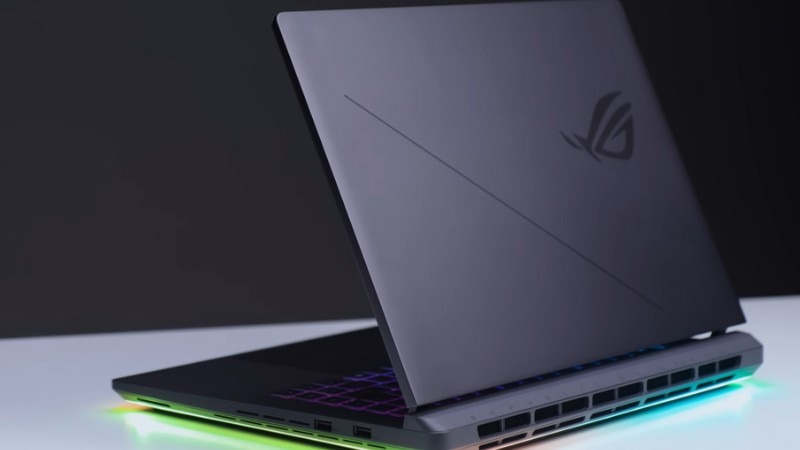 Thiết kế ASUS ROG Strix G18 G815LR-S9211W đậm chất ROG